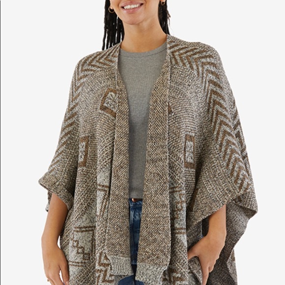 THE JET SET DIARIES Plus Knit Poncho Cream & White - Picture 5 of 6